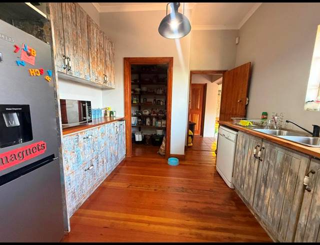 4 BEDROOM HOUSE FOR SALE IN BERGZICHT